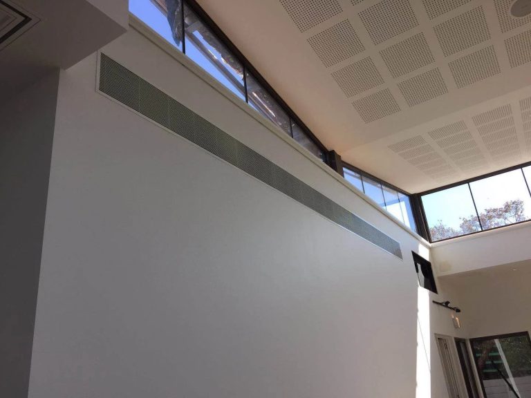 Concealed ducted air conditioning with a flush linear slot diffuser in a designer Melbourne home